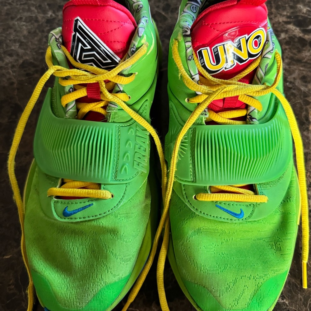 🎲 Used Limited Edition Nike x UNO Collab Sneakers bold neon green